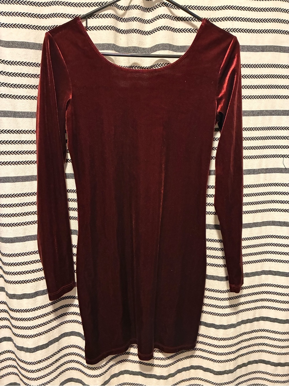 Women's Velvet Long Sleeve Bodycon Dress - Burgundy